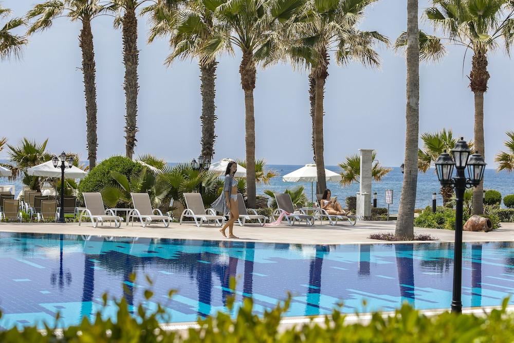 Aquamare Beach Hotel & Spa Geroskipou Exterior photo