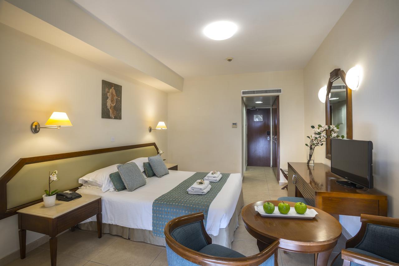 Aquamare Beach Hotel & Spa Geroskipou Exterior photo
