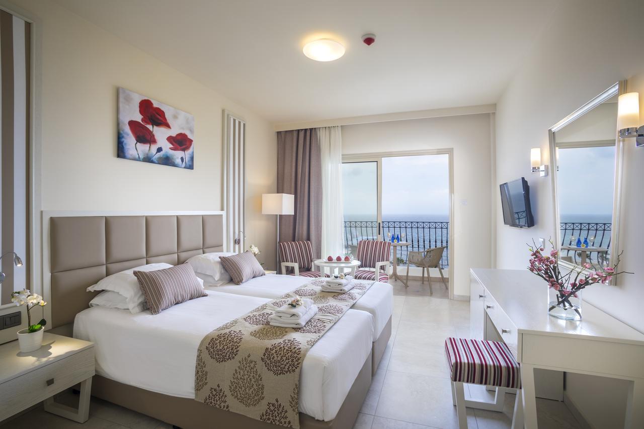 Aquamare Beach Hotel & Spa Geroskipou Exterior photo